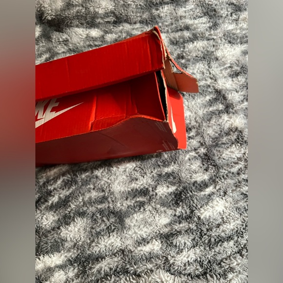 302: Nike Women Shox Gravity (Metallic Gold) Size: 7.5 (reg$150) - Picture 12 of 13